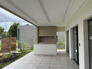 VENTA Casa Barrio Cerrado Santa Elisa-Pilar Del Este-LOSA RADIANTE-Estrenar- PILETA-Tenis-Futbol