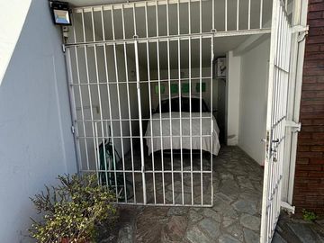 ZAPIOLA ESQUINA ESPAÑA - CASA EN VENTA DESAROLLADA EN PLANTA BAJA