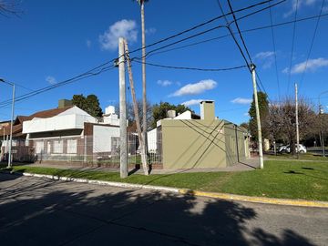 ZAPIOLA ESQUINA ESPAÑA - CASA EN VENTA DESAROLLADA EN PLANTA BAJA