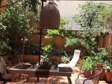VENTA, EN RECOLETA, 3 AMBIENTES, GRAN  PATIO.