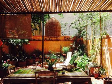 VENTA, EN RECOLETA, 3 AMBIENTES, GRAN  PATIO.