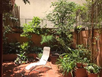 VENTA, EN RECOLETA, 3 AMBIENTES, GRAN  PATIO.