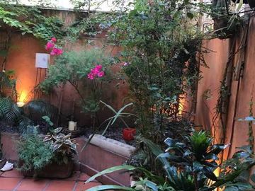 VENTA, EN RECOLETA, 3 AMBIENTES, GRAN  PATIO.