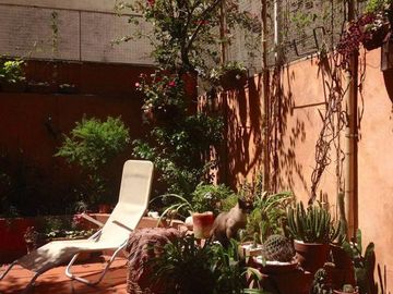 VENTA, EN RECOLETA, 3 AMBIENTES, GRAN  PATIO.