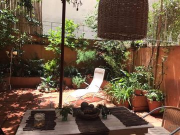 VENTA, EN RECOLETA, 3 AMBIENTES, GRAN  PATIO.