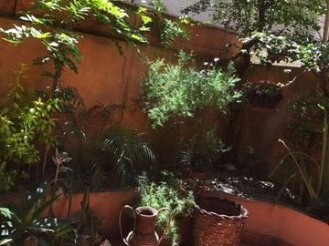 VENTA, EN RECOLETA, 3 AMBIENTES, GRAN  PATIO.