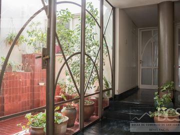 Casa Céntrica con Salón Comercial