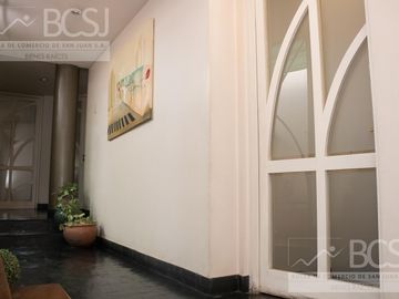Casa Céntrica con Salón Comercial