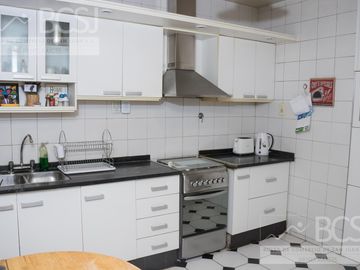 Casa Céntrica con Salón Comercial