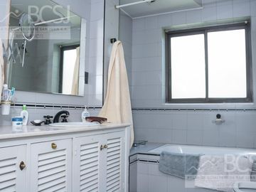 Casa Céntrica con Salón Comercial