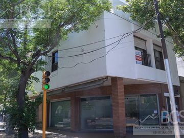 Casa Céntrica con Salón Comercial