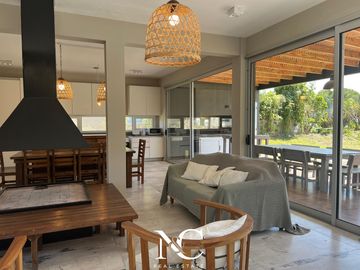 Casa en venta en costa esmeralda