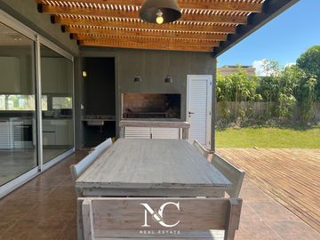 Casa en venta en costa esmeralda