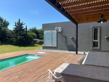 Casa en venta en costa esmeralda