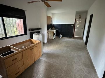 Casa en venta con importante arboleda a metros del Rio
