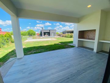 Casa en San Ramiro Pilar del este.