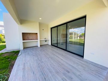 Casa en San Ramiro Pilar del este.