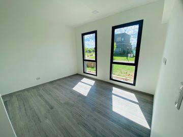 Casa en San Ramiro Pilar del este.