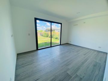 Casa en San Ramiro Pilar del este.