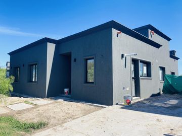 Casa en San Ramiro Pilar del este.