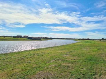 Lote a la Laguna FINANCIADO- Nordelta