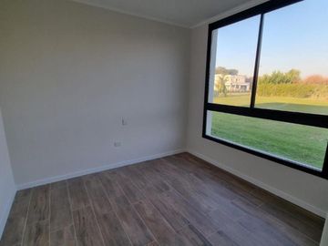 Casa venta en venta - 3 dormitorios 2 baños - 228mts2 - Haras Del Sur II