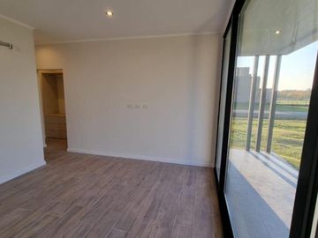 Casa venta en venta - 3 dormitorios 2 baños - 228mts2 - Haras Del Sur II