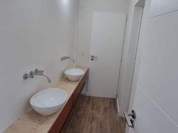 Casa venta en venta - 3 dormitorios 2 baños - 228mts2 - Haras Del Sur II