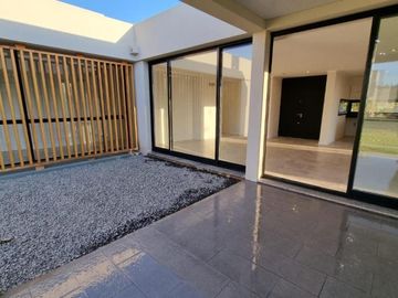 Casa venta en venta - 3 dormitorios 2 baños - 228mts2 - Haras Del Sur II