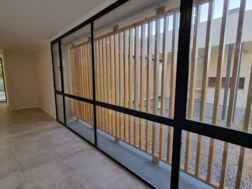 Casa venta en venta - 3 dormitorios 2 baños - 228mts2 - Haras Del Sur II