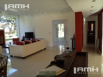 Casa Reciclada en Venta Jilguero 580 PInamar 5 Dormitorios