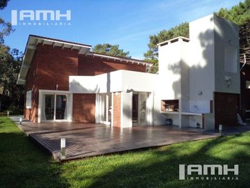 Casa Reciclada en Venta Jilguero 580 PInamar 5 Dormitorios
