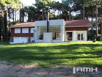 Casa Reciclada en Venta Jilguero 580 PInamar 5 Dormitorios