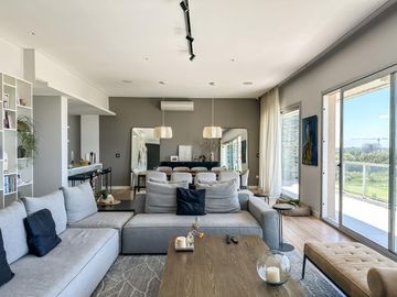 Duplex UNICO, en venta en YOO 3, Nordelta, con 4 dorm pileta privada.