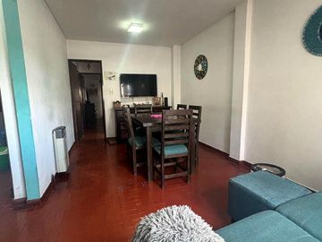 Departamento en Venta de 2 Dormitorios sobre Avenida Alberdi
