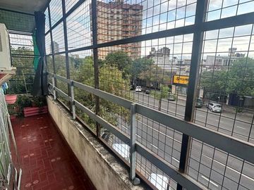 Departamento en Venta de 2 Dormitorios sobre Avenida Alberdi