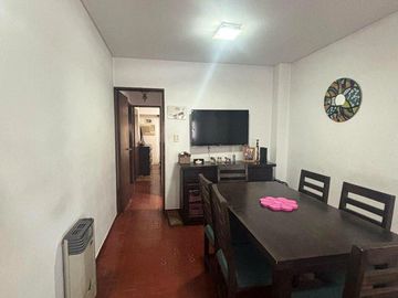 Departamento en Venta de 2 Dormitorios sobre Avenida Alberdi