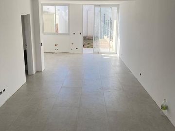 HERMOSO DUPLEX EN VENTA A ESTRENAR - ZONA OLIVOS.