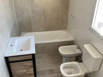 HERMOSO DUPLEX EN VENTA A ESTRENAR - ZONA OLIVOS.