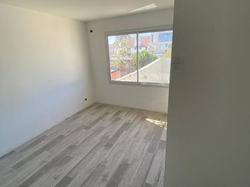HERMOSO DUPLEX EN VENTA A ESTRENAR - ZONA OLIVOS.