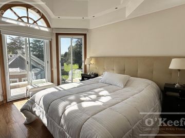 Casa en venta en Abril Club de Campo con fondo a Golf Hudson Berazategui