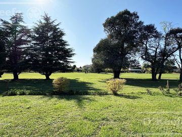 Casa en venta en Abril Club de Campo con fondo a Golf Hudson Berazategui