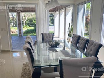 Casa en venta en Abril Club de Campo con fondo a Golf Hudson Berazategui