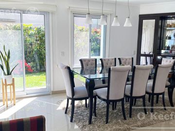 Casa en venta en Abril Club de Campo con fondo a Golf Hudson Berazategui
