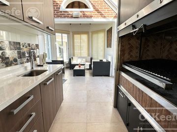 Casa en venta en Abril Club de Campo con fondo a Golf Hudson Berazategui