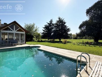 Casa en venta en Abril Club de Campo con fondo a Golf Hudson Berazategui