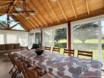 Casa en venta en Abril Club de Campo con fondo a Golf Hudson Berazategui
