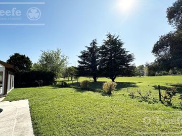 Casa en venta en Abril Club de Campo con fondo a Golf Hudson Berazategui