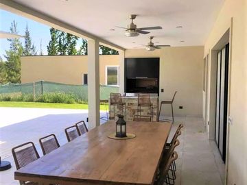 Excelente Casa a la venta en el Canton de 5 Ambientes