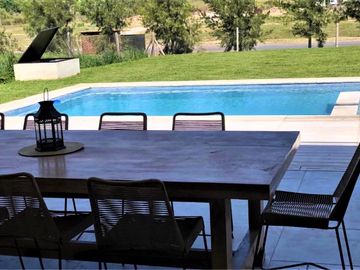 Excelente Casa a la venta en el Canton de 5 Ambientes